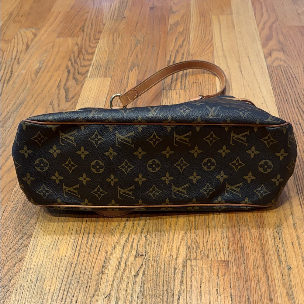 Louis Vuitton Batignolle Tote - Picture 5 of 6